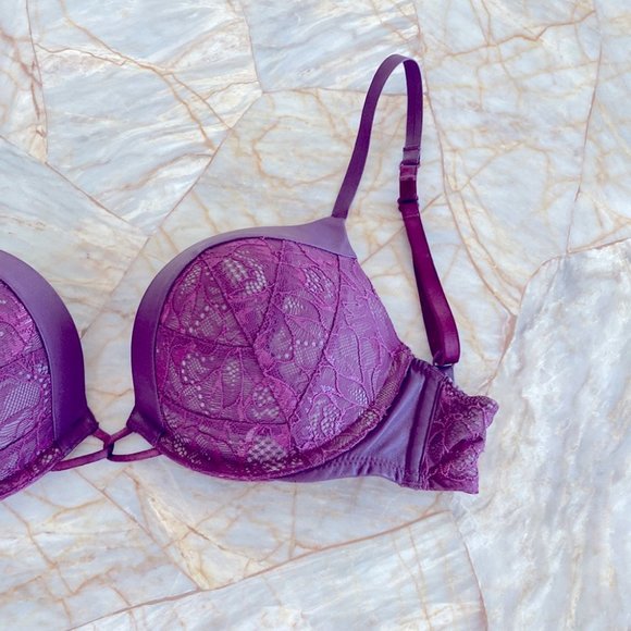 2 Pc Bombshell Set: 32C Bra and Small Panty Faux Leather Purple Red Lace RARE - Picture 3 of 14